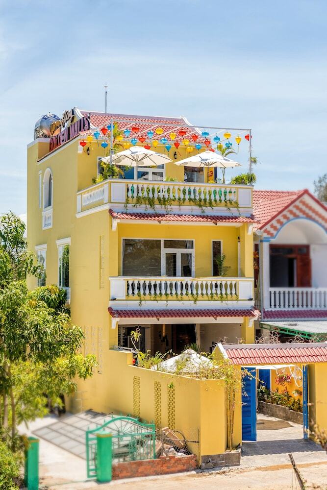 Hotel Golden Walls Homestay