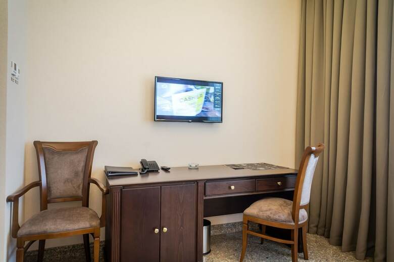 Hotel Royal Plus
