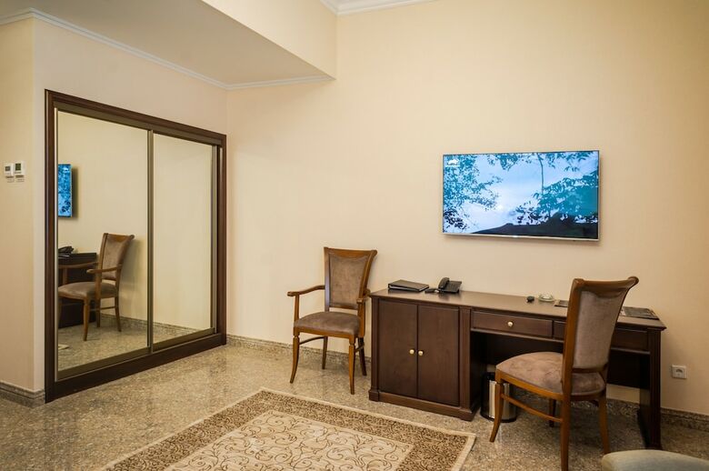 Hotel Royal Plus