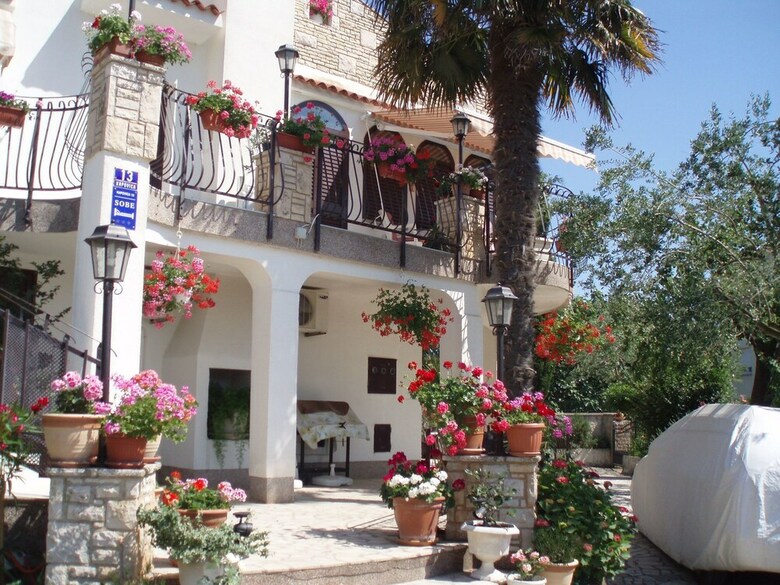 Apartamentos Rooms Violanda