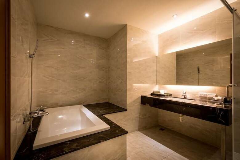 Chateau Rich Hotel