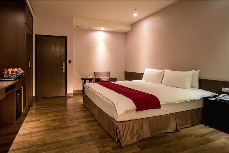 Chateau Rich Hotel
