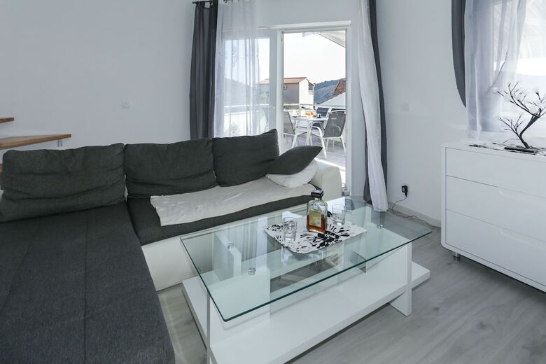 House Ivica