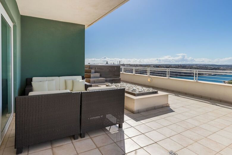 Apartamentos The Most Incredible View In Malta, Inc Pool