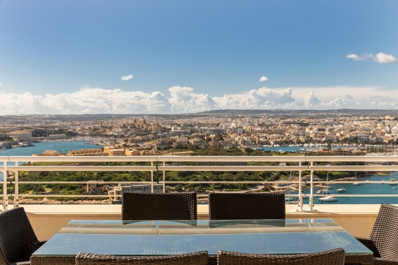 Apartamentos The Most Incredible View In Malta, Inc Pool