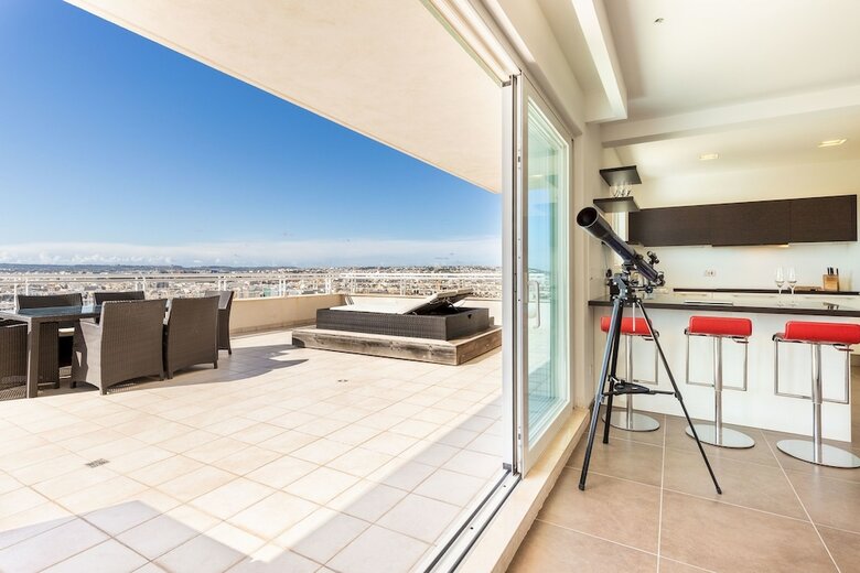 Apartamentos The Most Incredible View In Malta, Inc Pool