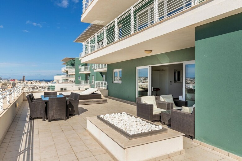 Apartamentos The Most Incredible View In Malta, Inc Pool