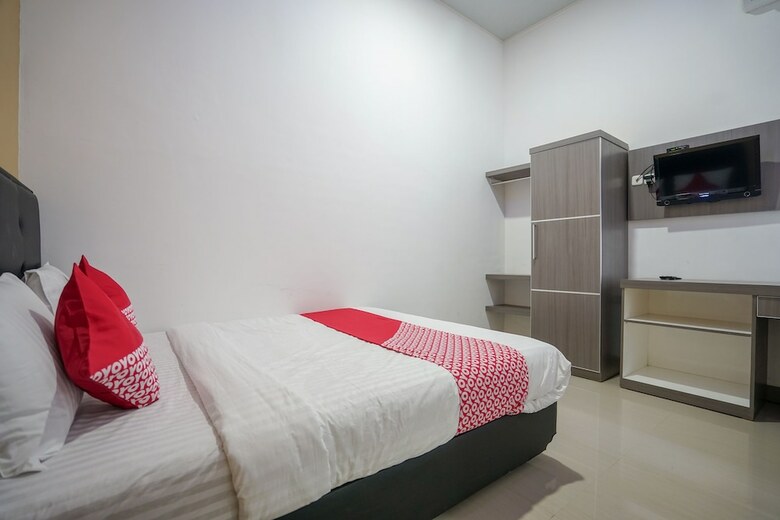 Hostal Oyo 945 Mega Kost 2