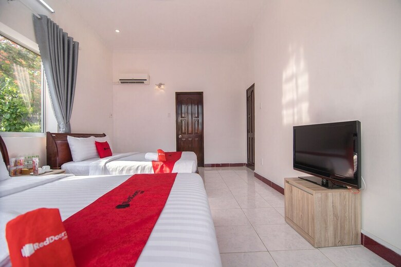 Hotel Reddoorz Plus Near Bai Truoc