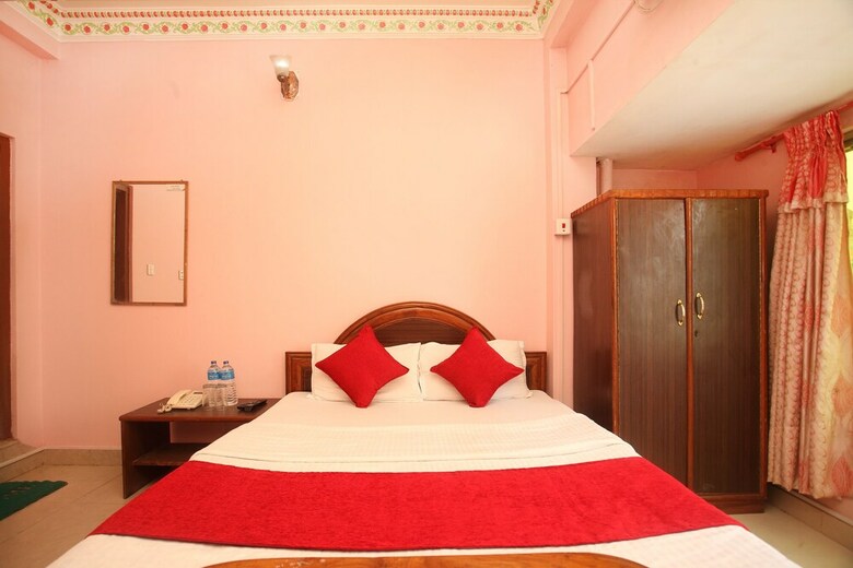Oyo 366 Hotel Anmol