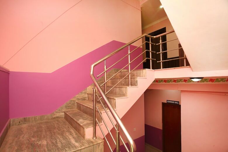 Oyo 366 Hotel Anmol