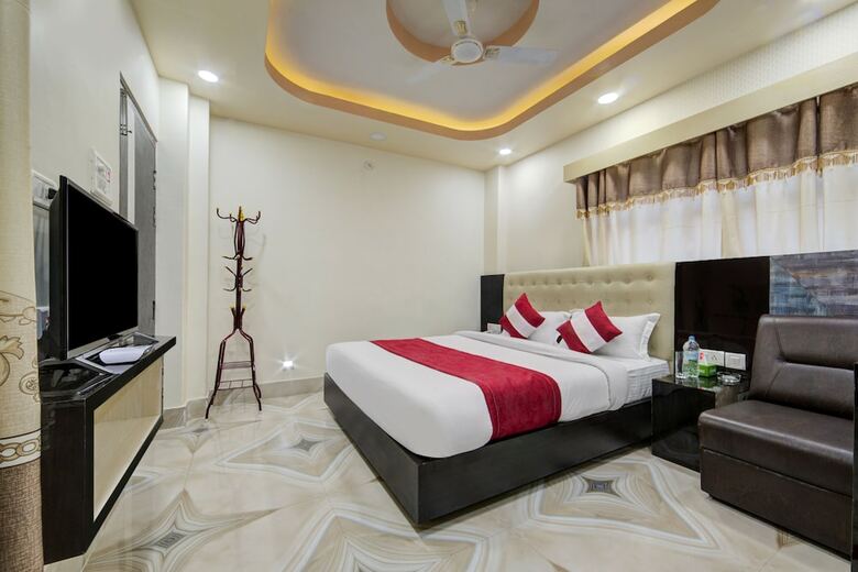 Oyo 475 Hotel Eastern Palace Pvt Ltd