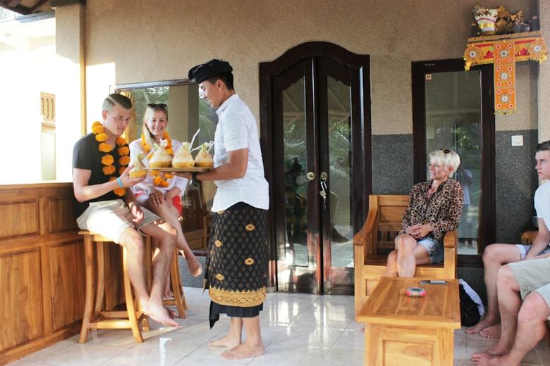 Bed & Breakfast Kubu Padi Wooden House