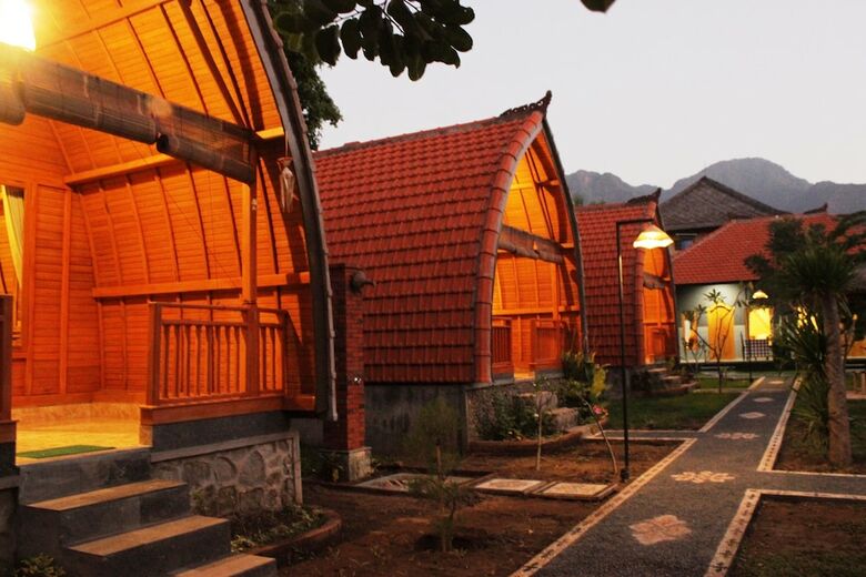 Bed & Breakfast Kubu Padi Wooden House
