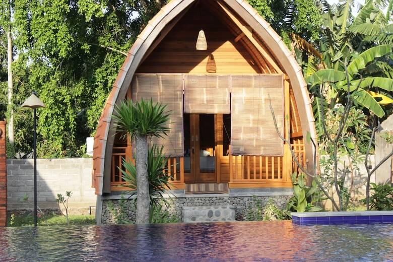 Bed & Breakfast Kubu Padi Wooden House