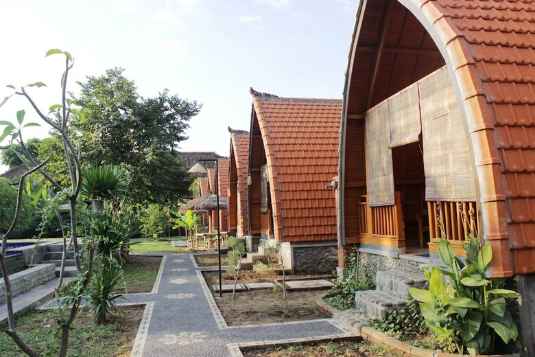 Bed & Breakfast Kubu Padi Wooden House