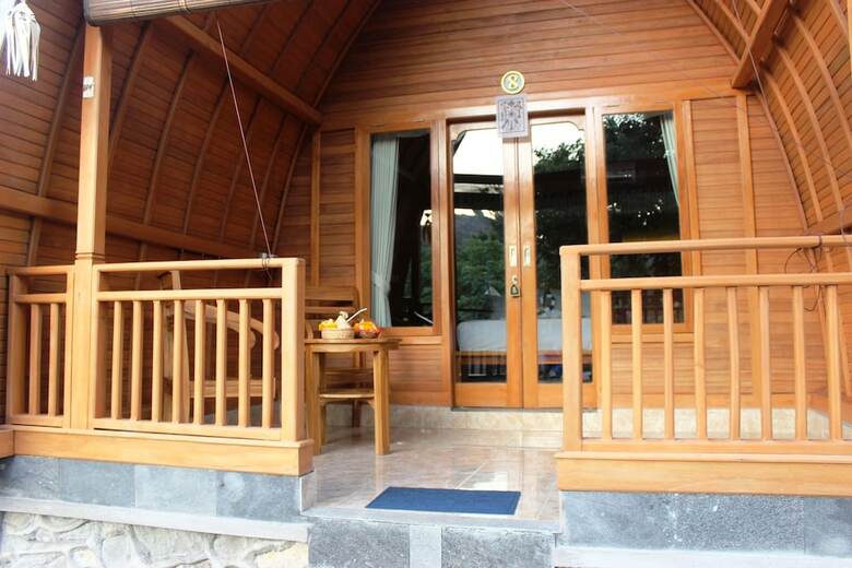Bed & Breakfast Kubu Padi Wooden House