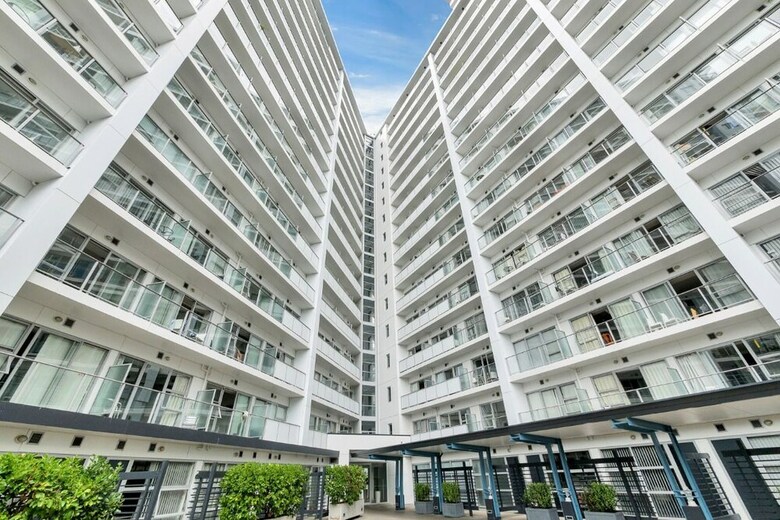 Jht - 2 Brm Apartment, Queen St, Netflix Tv