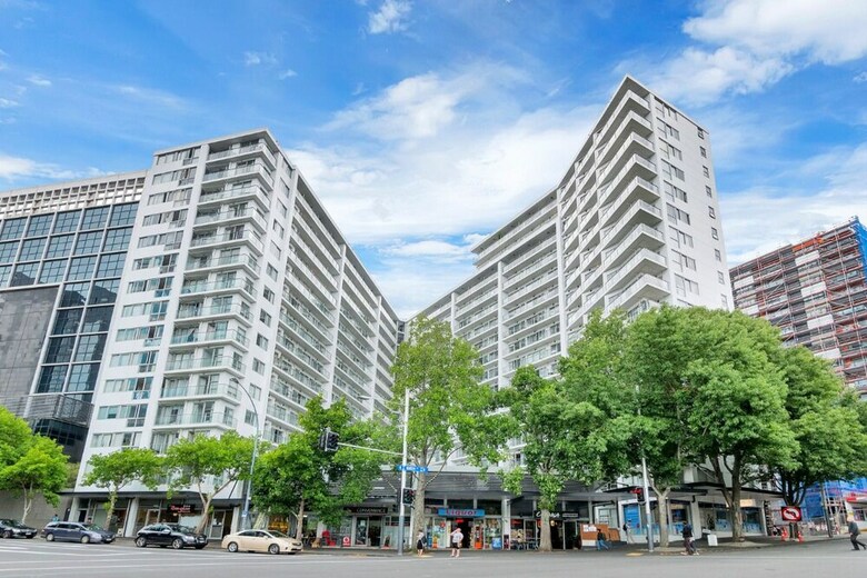 Jht - 2 Brm Apartment, Queen St, Netflix Tv