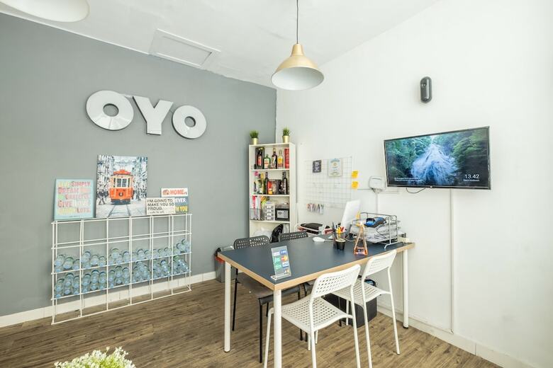 Hostal Oyo 1085 Jarrdin Apartment Cihampelas