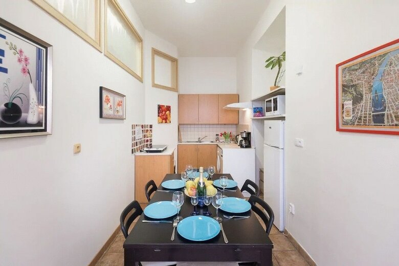 Spasious Apartment In Prague