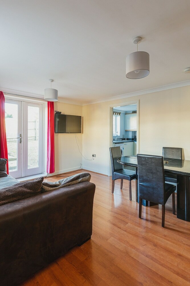 Business Park Apartments (Peymans)