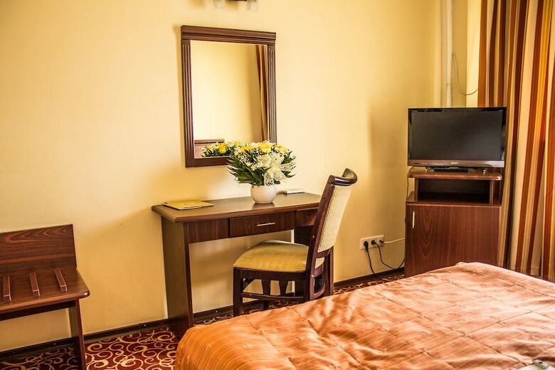 Central Hotel