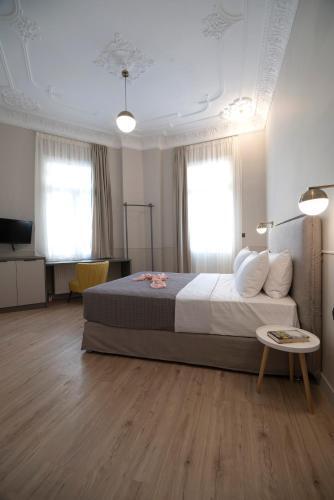 Hotel Plaka Arch Suites