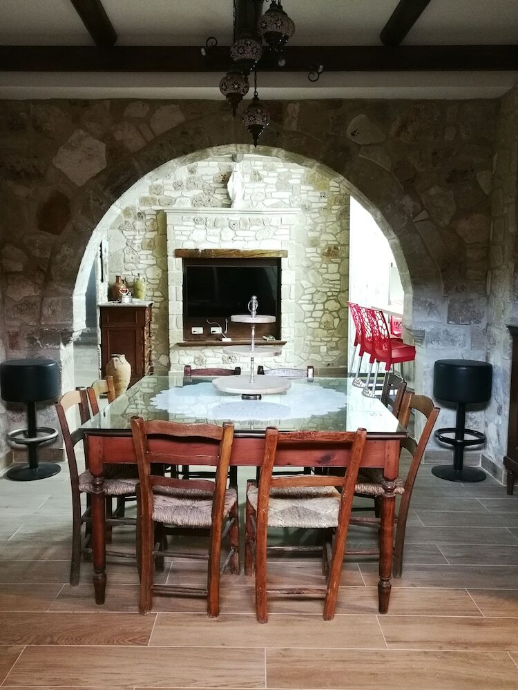 Hanna Koumi Boutique Hotel