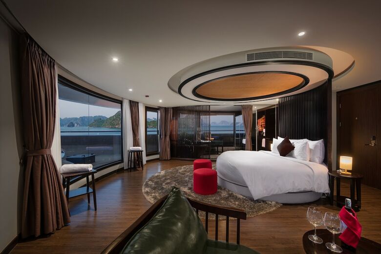 Scarlet Pearl Cruises
