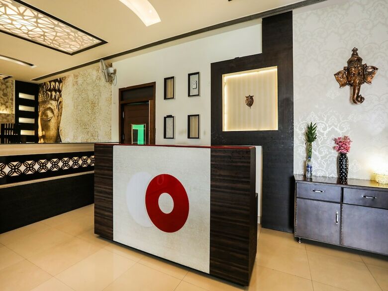 Capital O 38771 Hotel J7 International