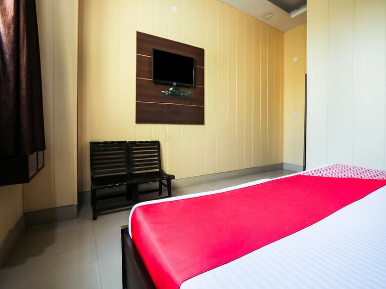 Capital O 38771 Hotel J7 International