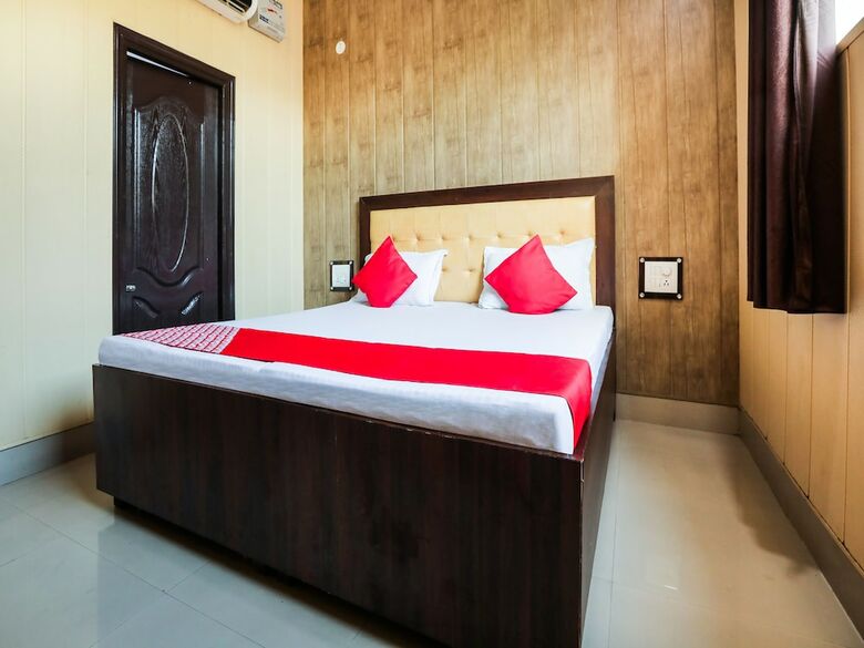 Capital O 38771 Hotel J7 International