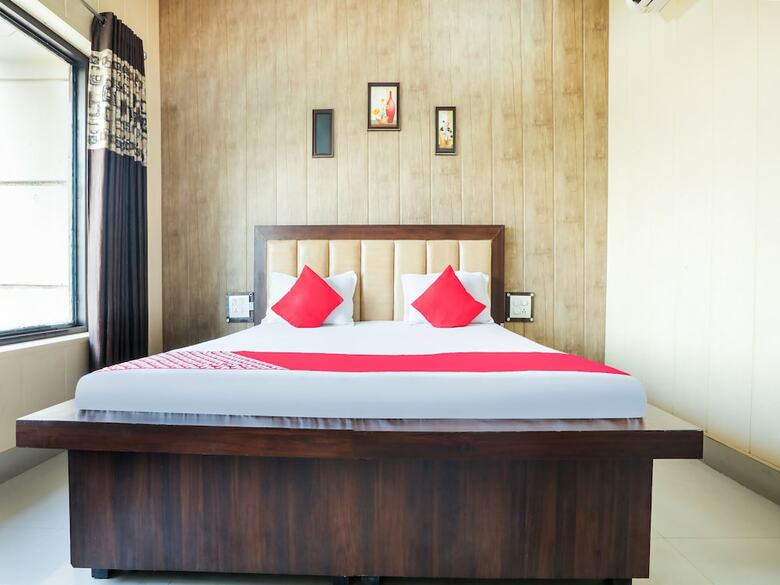 Capital O 38771 Hotel J7 International