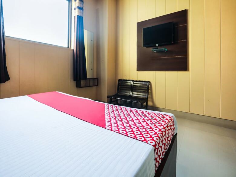 Capital O 38771 Hotel J7 International
