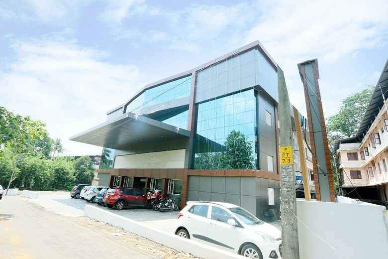 Hotel Oyo 38408 Sun Star Premium Residency