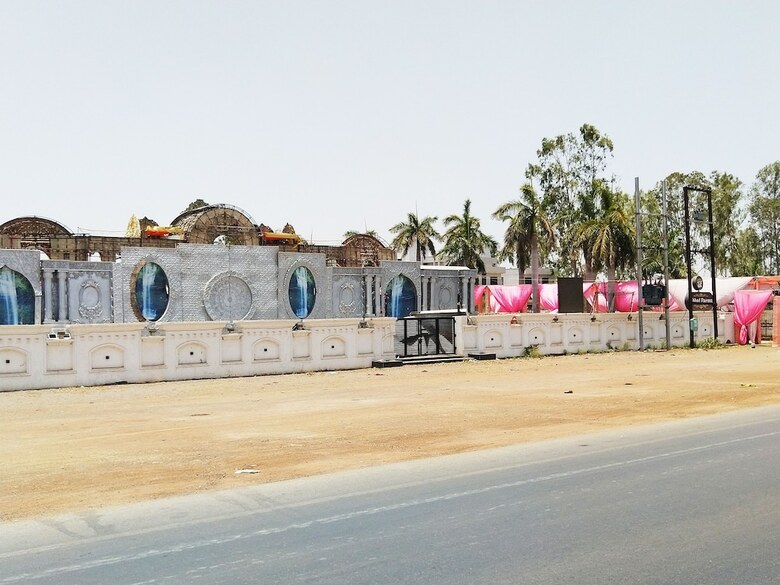 Hotel Oyo 39932 Sibbal Farms