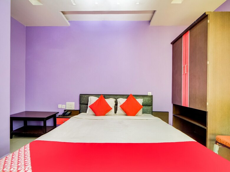 Oyo 40124 Hotel Vjr Residency