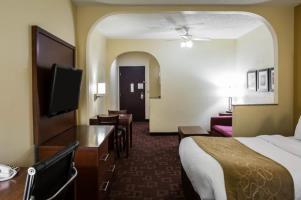 Hotel Comfort Suites Near The Galleria