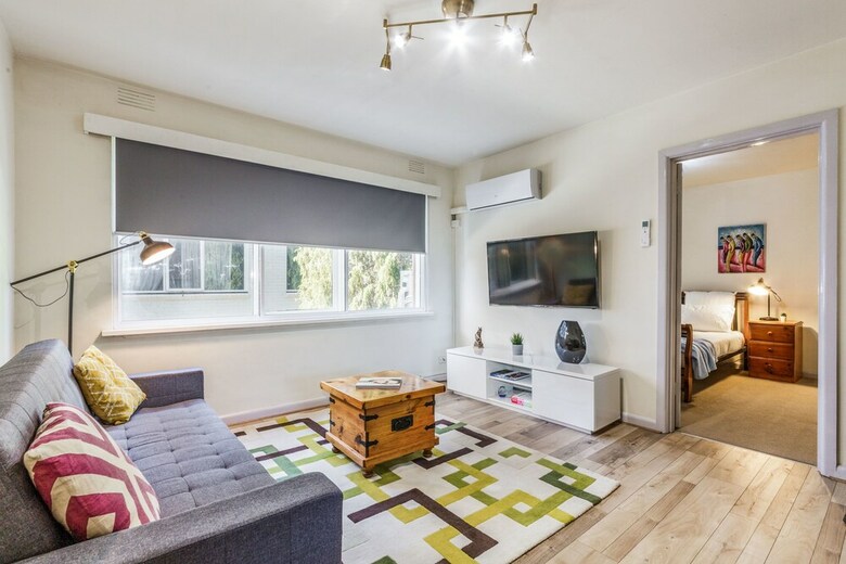 2 Bed Apartment With Free Parking - Netflix, Close To Train