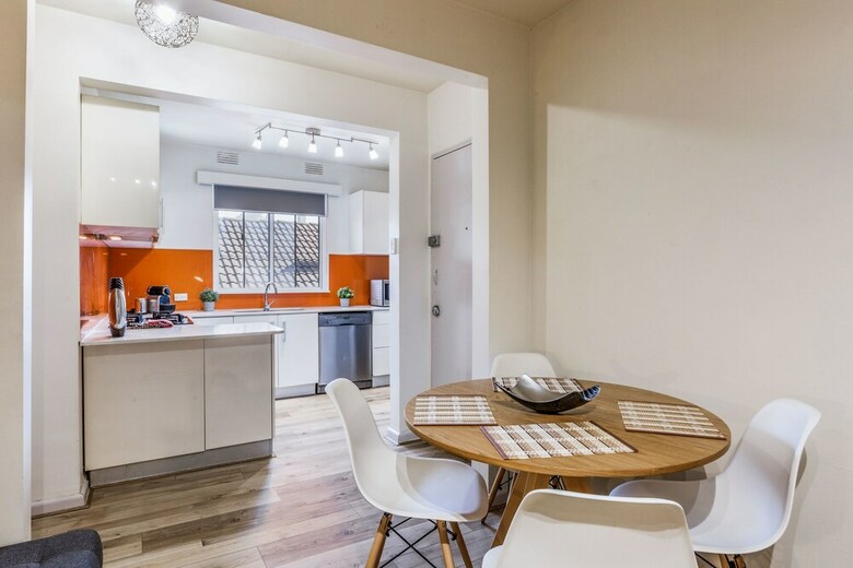 2 Bed Apartment With Free Parking - Netflix, Close To Train