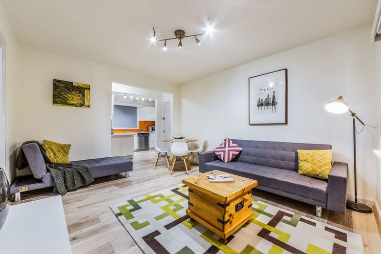 2 Bed Apartment With Free Parking - Netflix, Close To Train