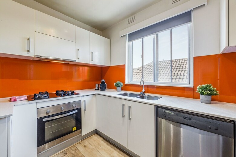 2 Bed Apartment With Free Parking - Netflix, Close To Train