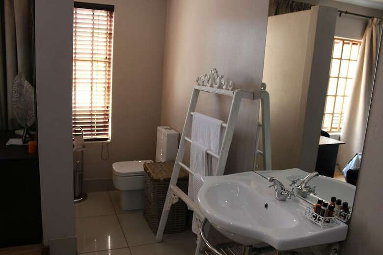 Bed & Breakfast House And Heart Guest House