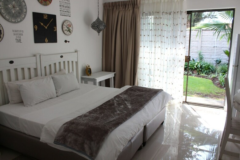 Bed & Breakfast House And Heart Guest House