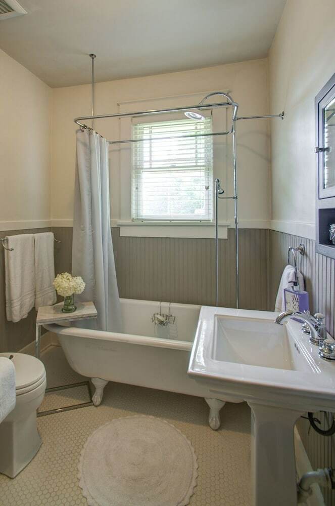 Belmont Blvd Bed And Breakfast