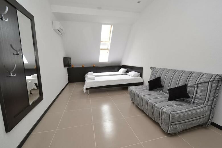Tri Morya Hotel