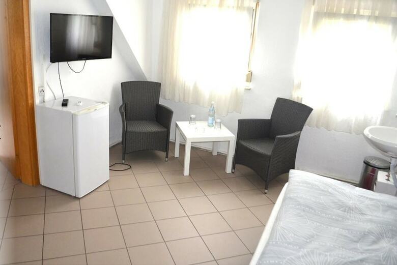 Pension Und Monteurzimmer Deutschhof