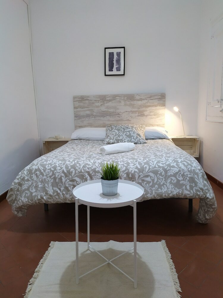 V Barcelona Hostal
