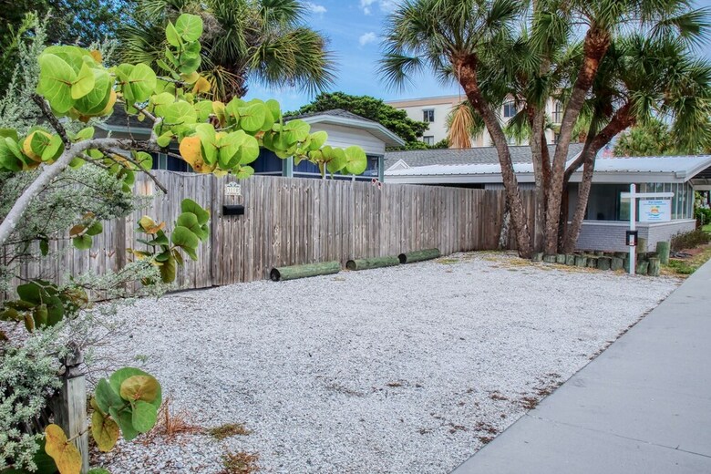 Tropical Beach Escape 3110